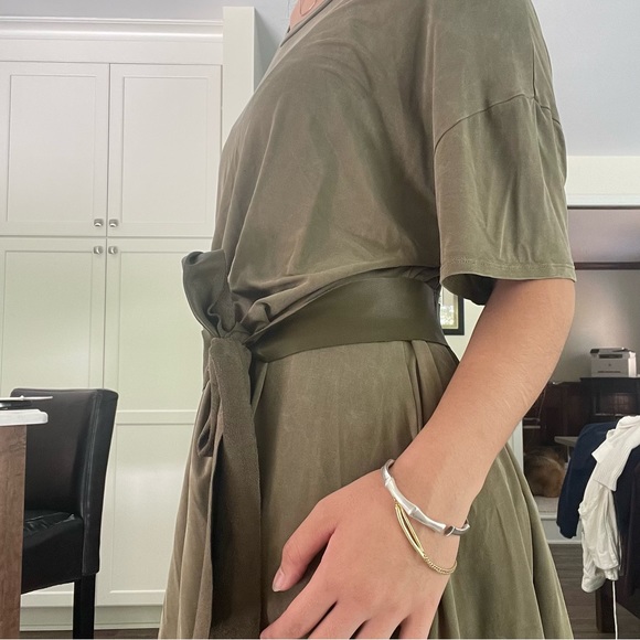 Minimal Dress - Picture 3 of 3